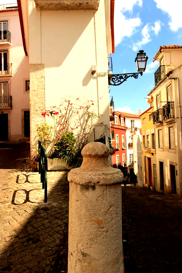 Alfama 2 lines street