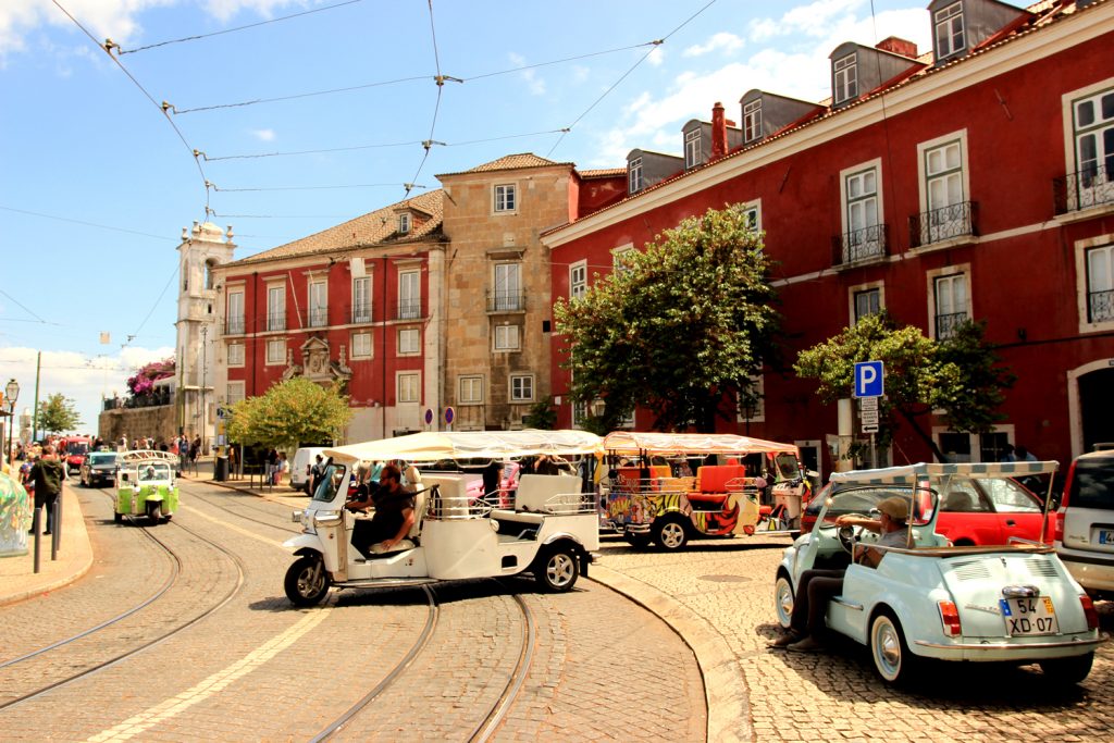 Alfama tuktuk