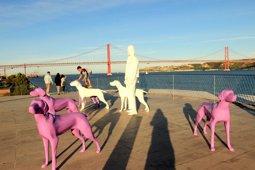 Maat Museum Lisbon with view on bridge and white and purple statues