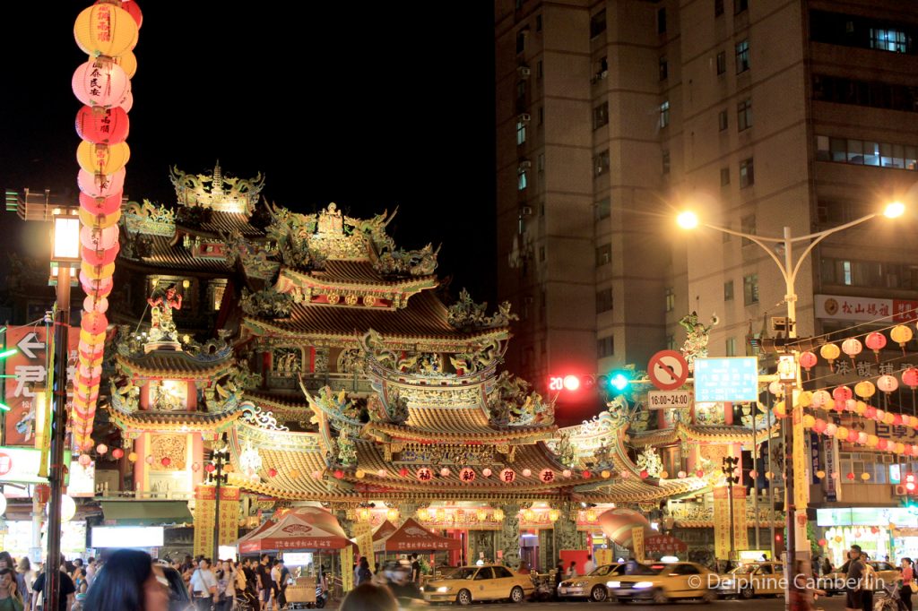 Temple Taipei by night