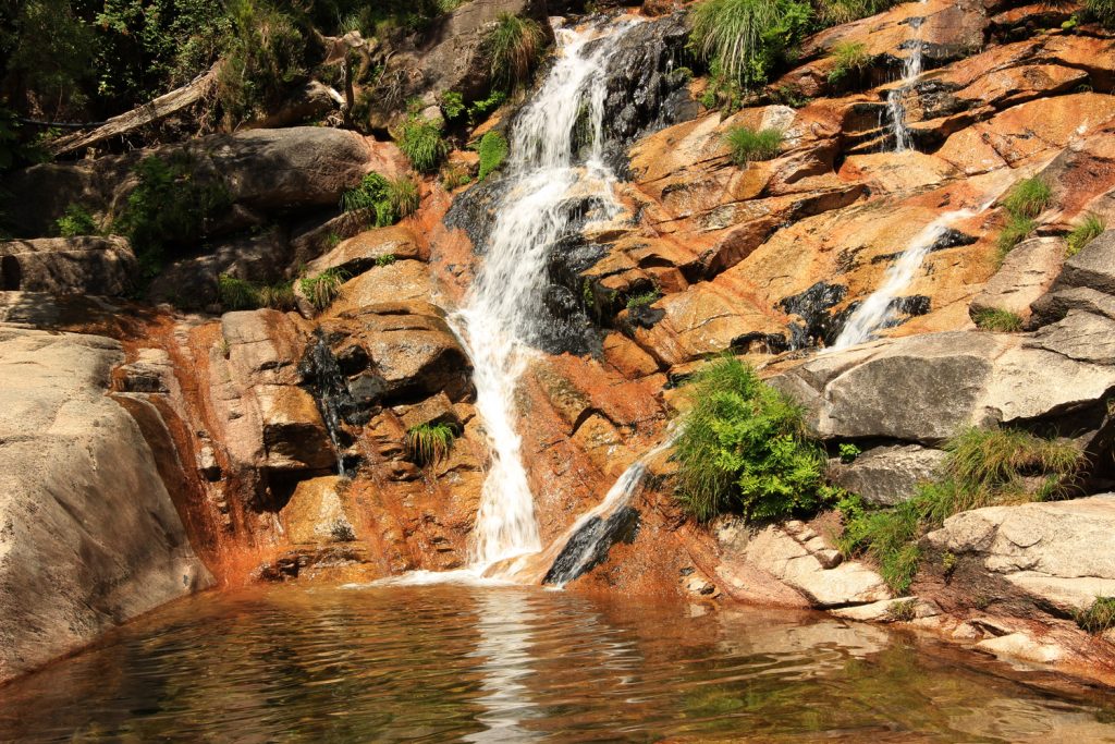 Geres-Tahiti-Waterfall