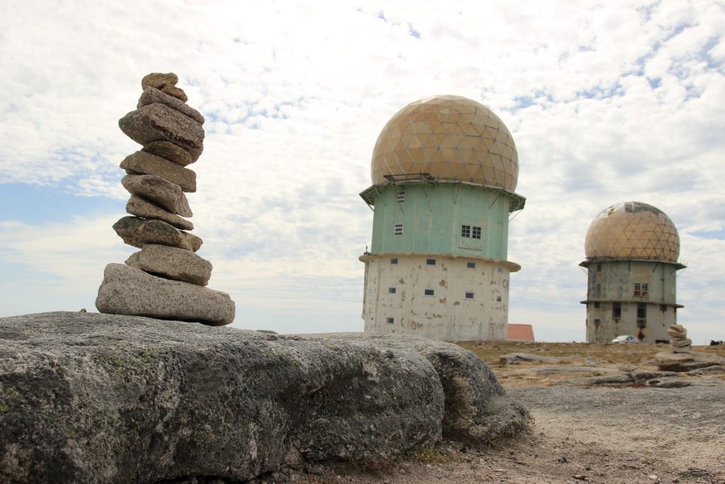 Serra-da-Estrela-Torre-2towers-pedras