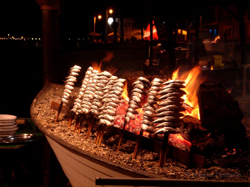 Fishes_barbecue_at_the_beach_Malaga