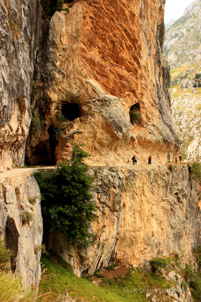 Path_in_Cliff_Ruta_del_Cares_Spain