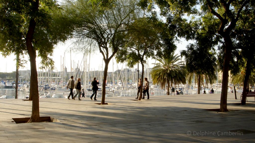 Walking_path_Playa_Barceloneta