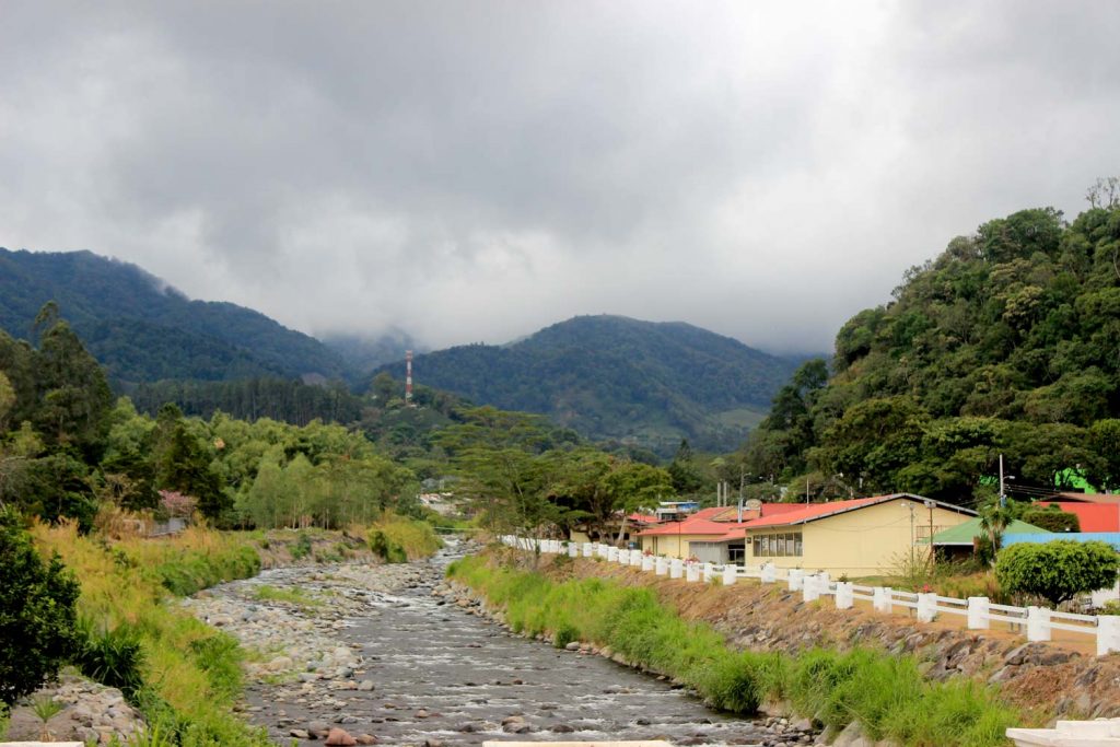 boquette-river-and-mountain