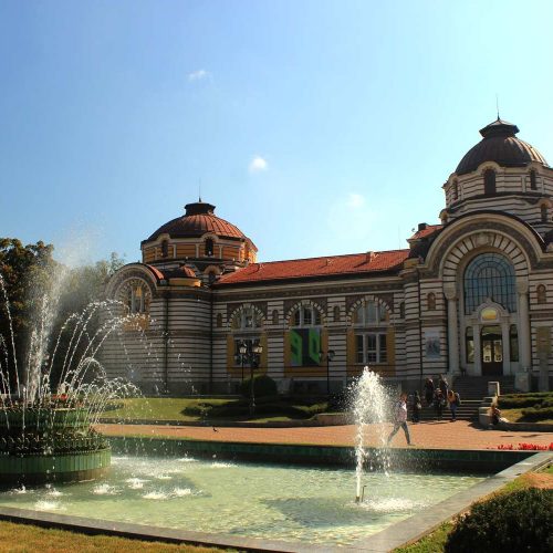 building-and-gountain-in-sofia