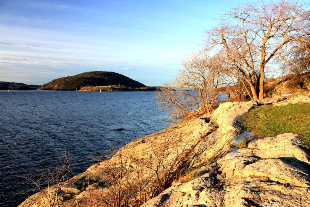 drobak-walk-along-sea