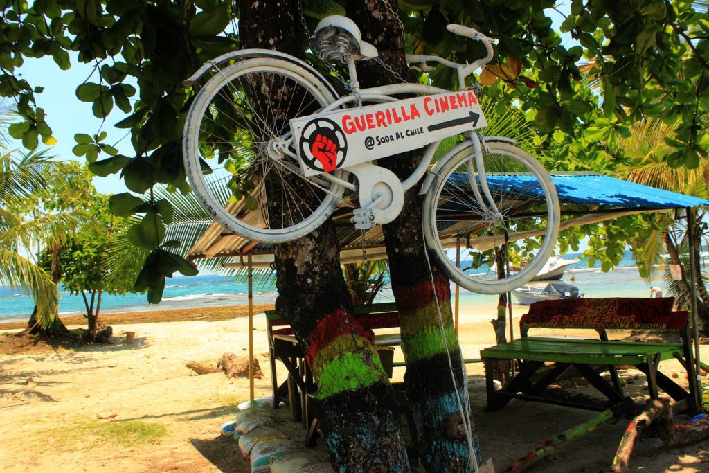 guerilla-cinema-bike-cahuita