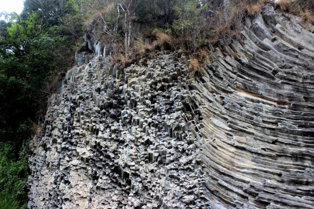 los-ladrillos-boquette-natural-rock-climbing-wall