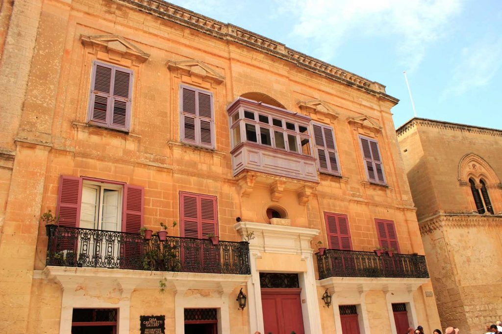 orange-pink-stone-building-Mdina-Malta