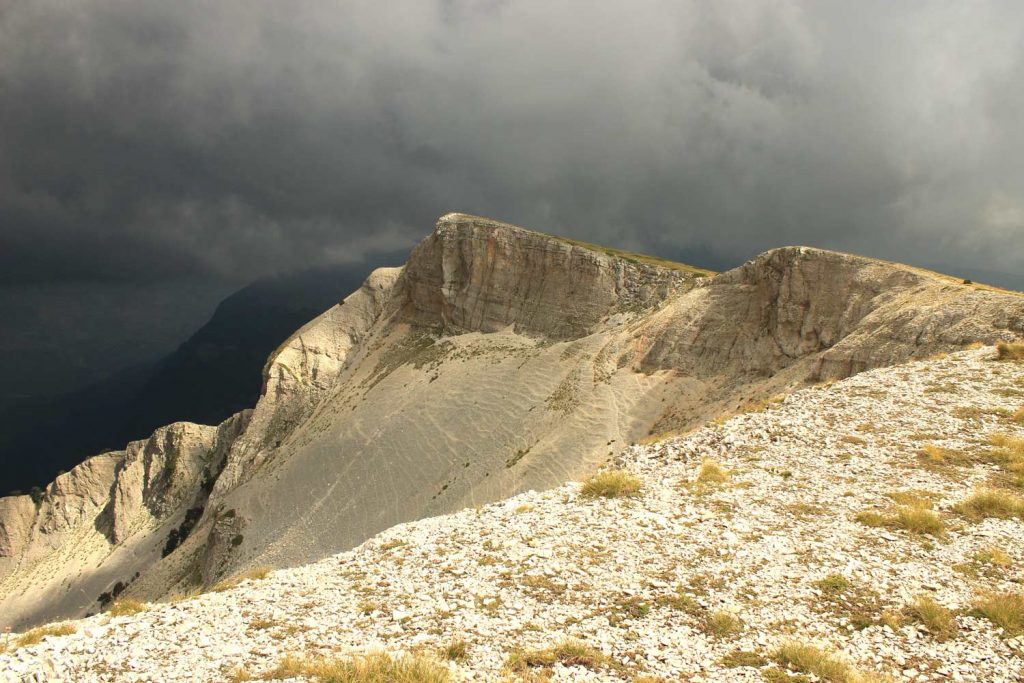 stunning-rocky-view-of-Tomorri-Mountain-National-Park