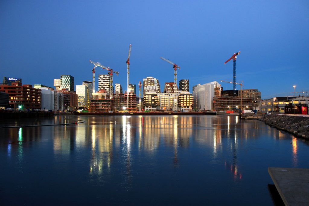 water-reflexion-construction-site-oslo