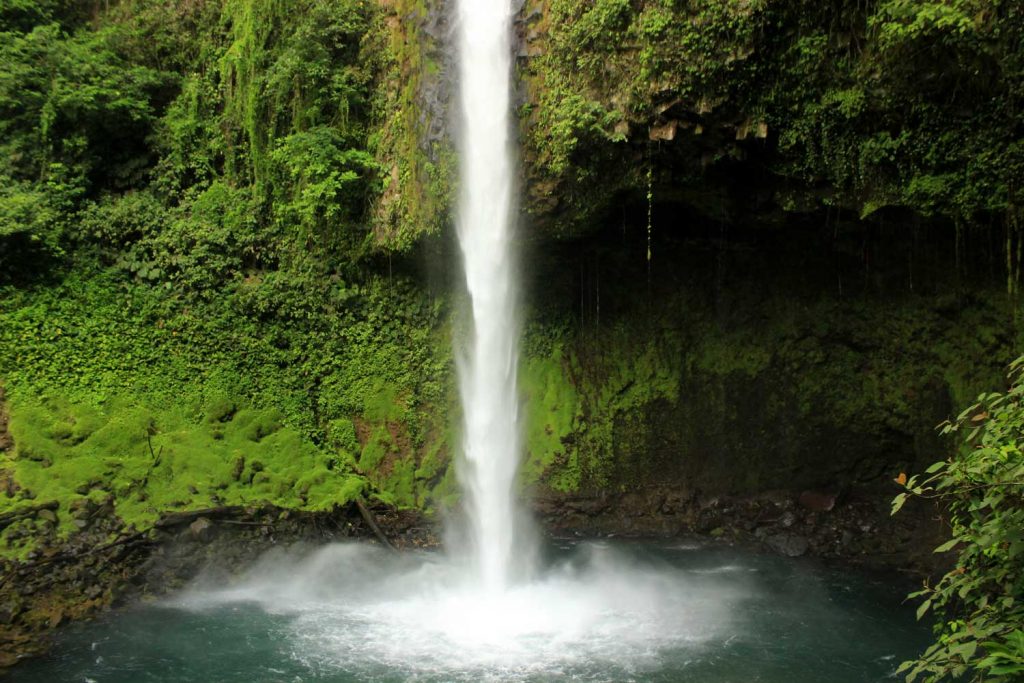 waterfall-la-fortuna